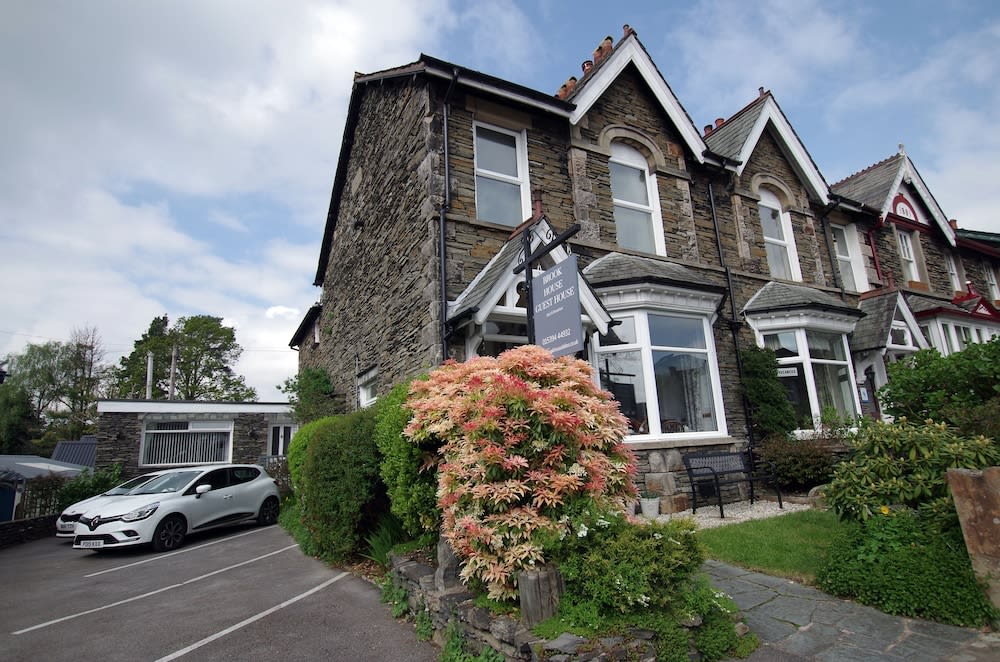 Brook House ― Free on-site car park 1