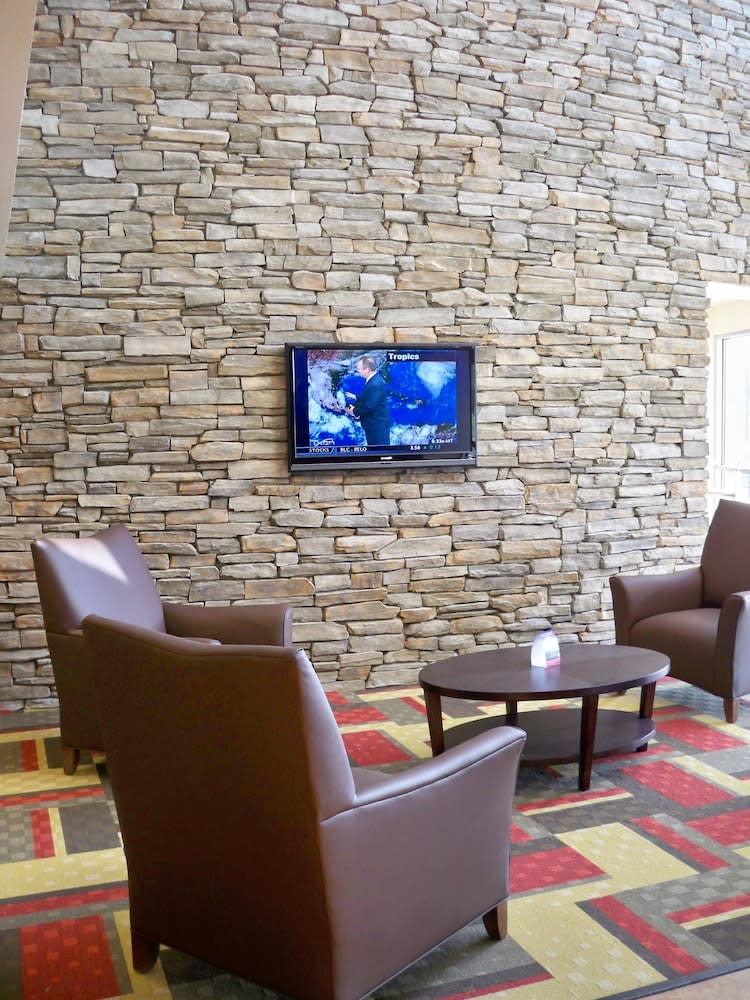 Red Roof Inn & Suites Beaumont 2