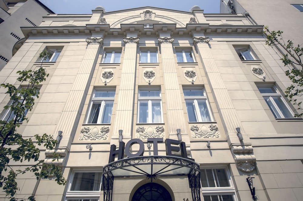 Public House Hotel 1