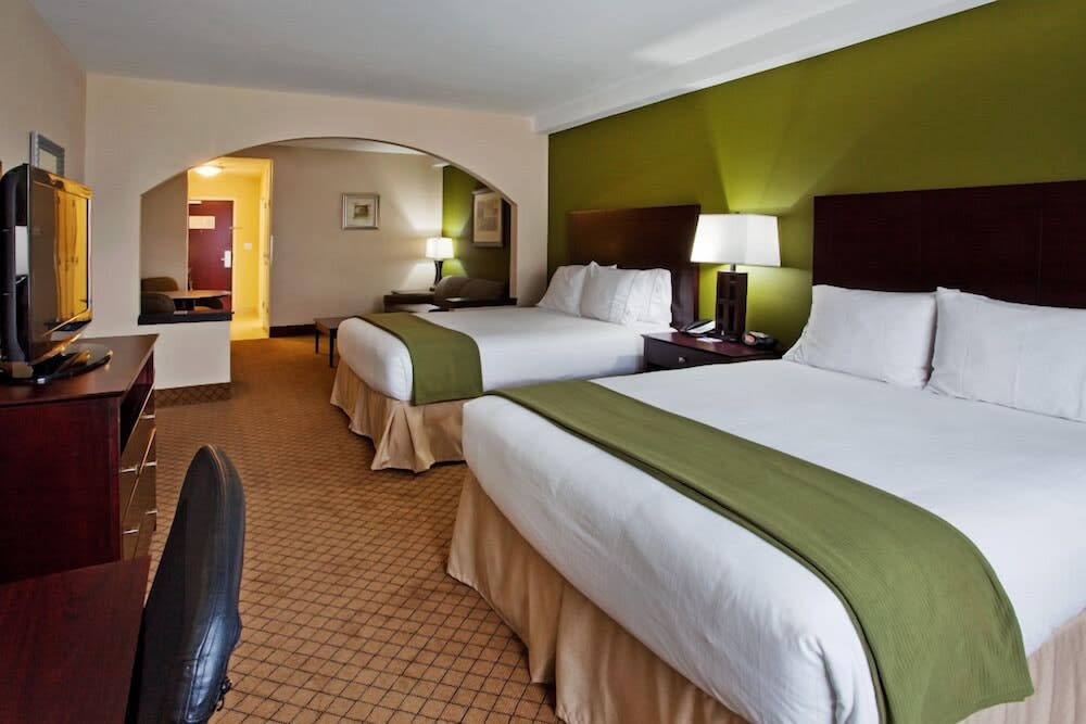 Holiday Inn Express & Suites Columbus – Fort Benning Maingate by IHG 2