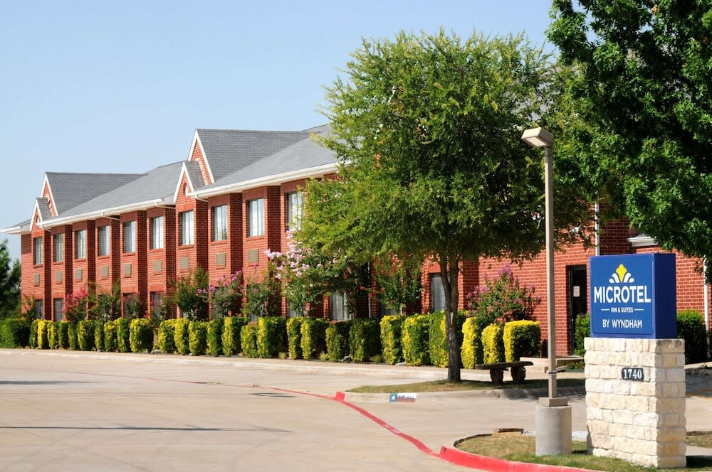 Microtel Inn & Suites By Wyndham Arlington/Dallas Area 1