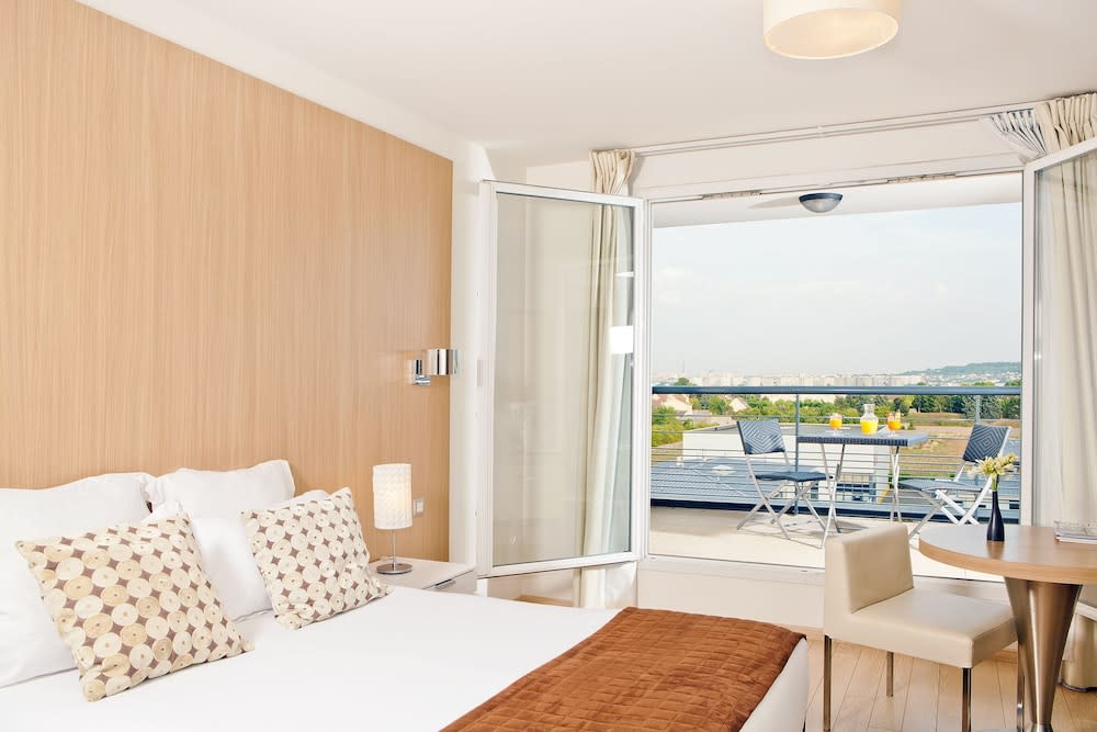 Residhome Carrières La Défense 1