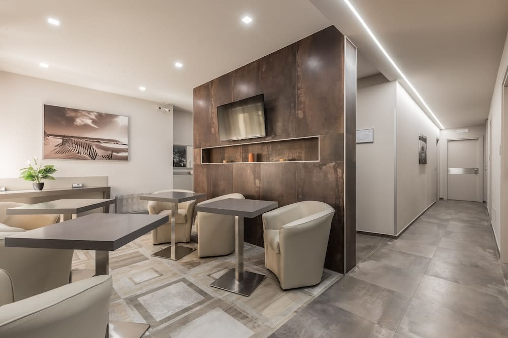 Astoria Deluxe rooms 2