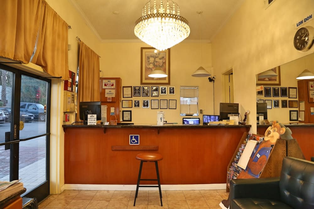 Travelodge by Wyndham Pasadena Central 3