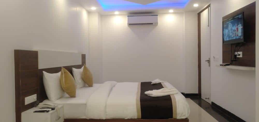 Airport Hotel J P Palace 3