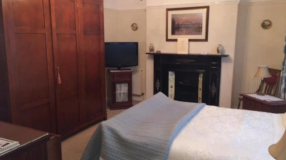 Hillcrest House Bed & Breakfast 2