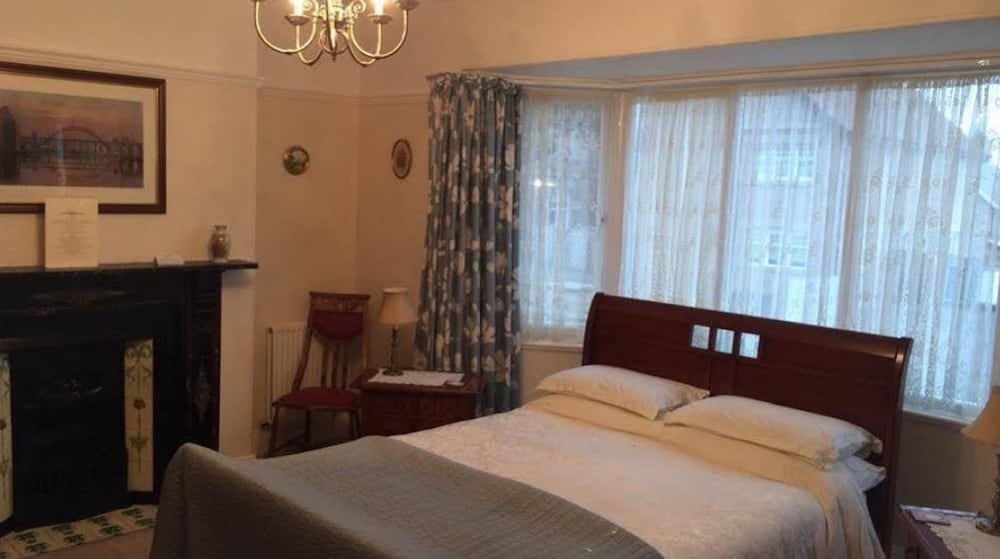 Hillcrest House Bed & Breakfast 1