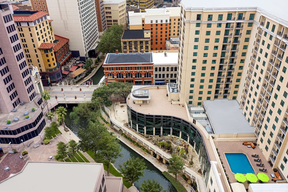Embassy Suites San Antonio Riverwalk-Downtown 1