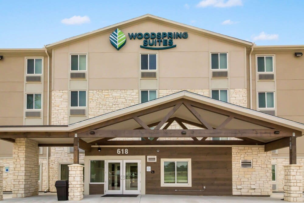 WoodSpring Suites Lake Jackson 1