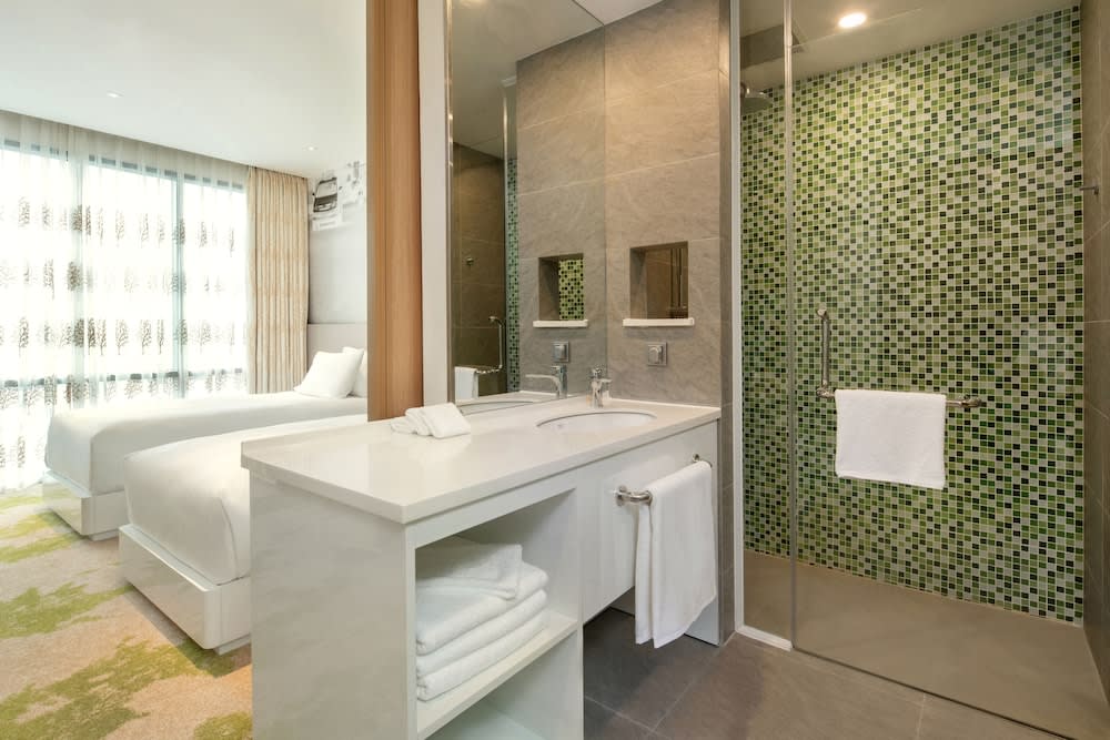 Holiday Inn & Suites Saigon Airport by IHG 5