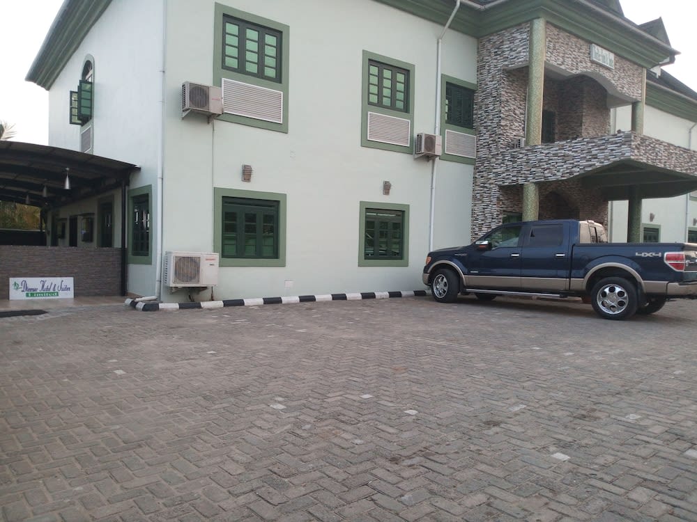 Dionzec Hotel & Suites 1
