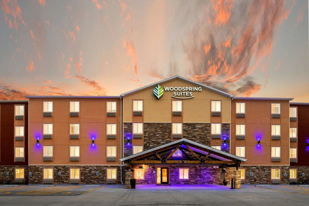 WoodSpring Suites Davenport Quad Cities 1