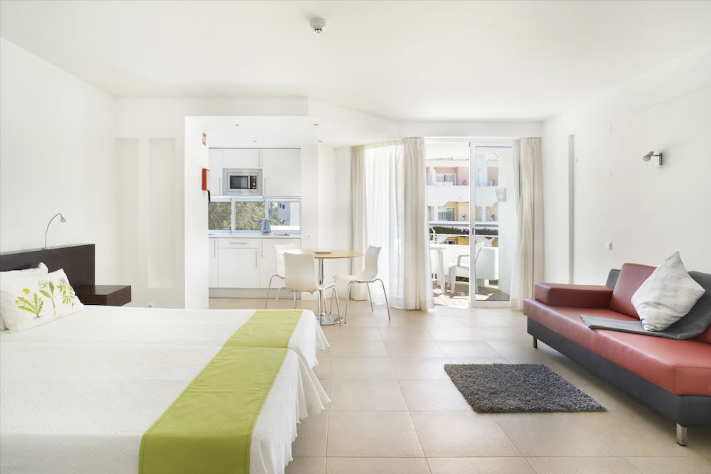 Golden Club Cabanas 2