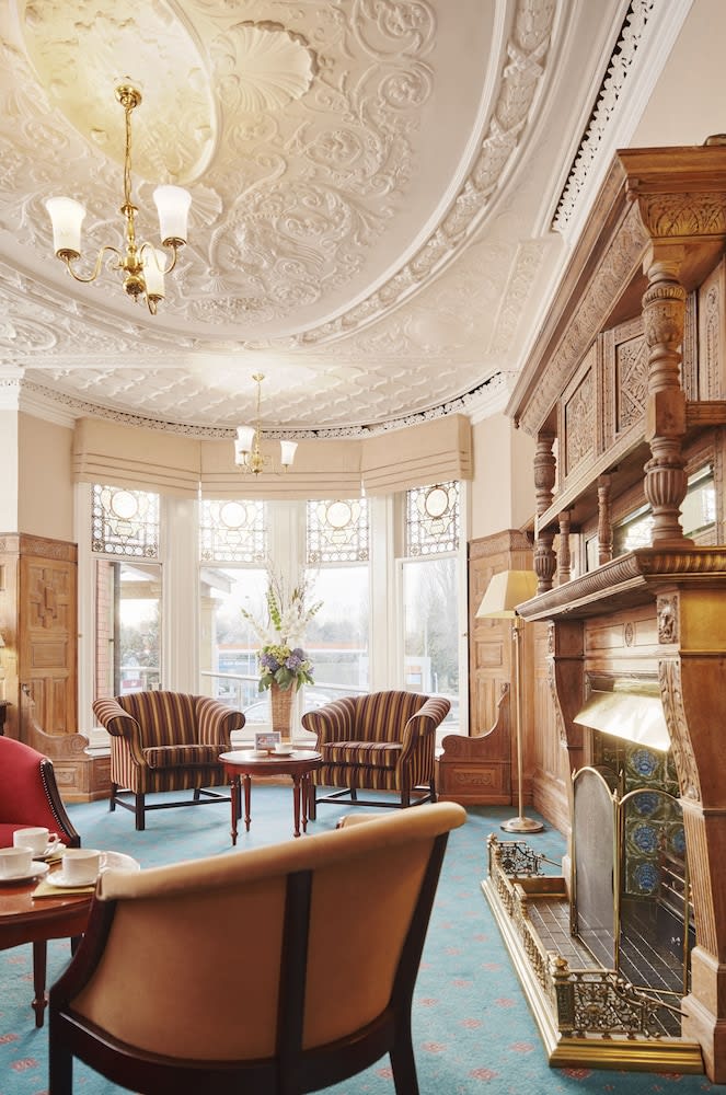 Alma Lodge Hotel 2