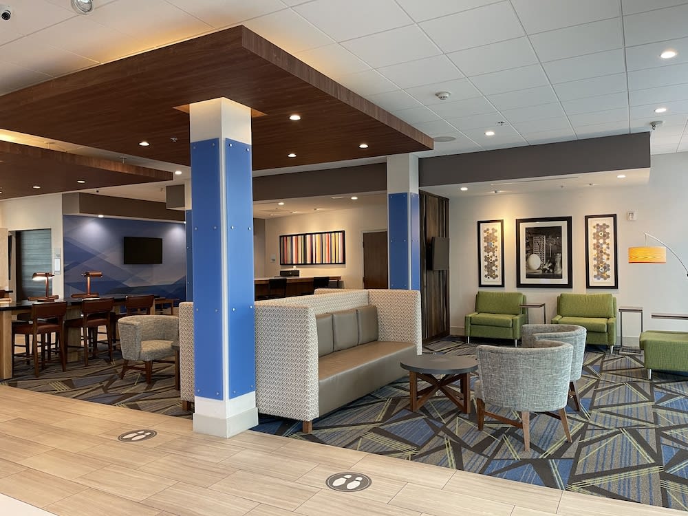 Holiday Inn Express & Suites Phoenix - Airport North by IHG 3