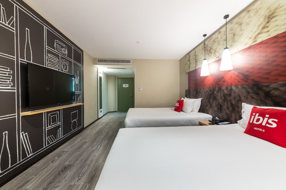 Ibis Chongqing Jiefangbei Pedestrian Street Hotel 3