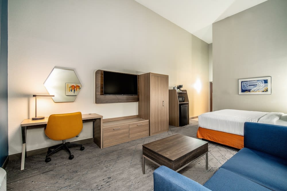 Holiday Inn Express & Suites Phoenix - Mesa West by IHG 5