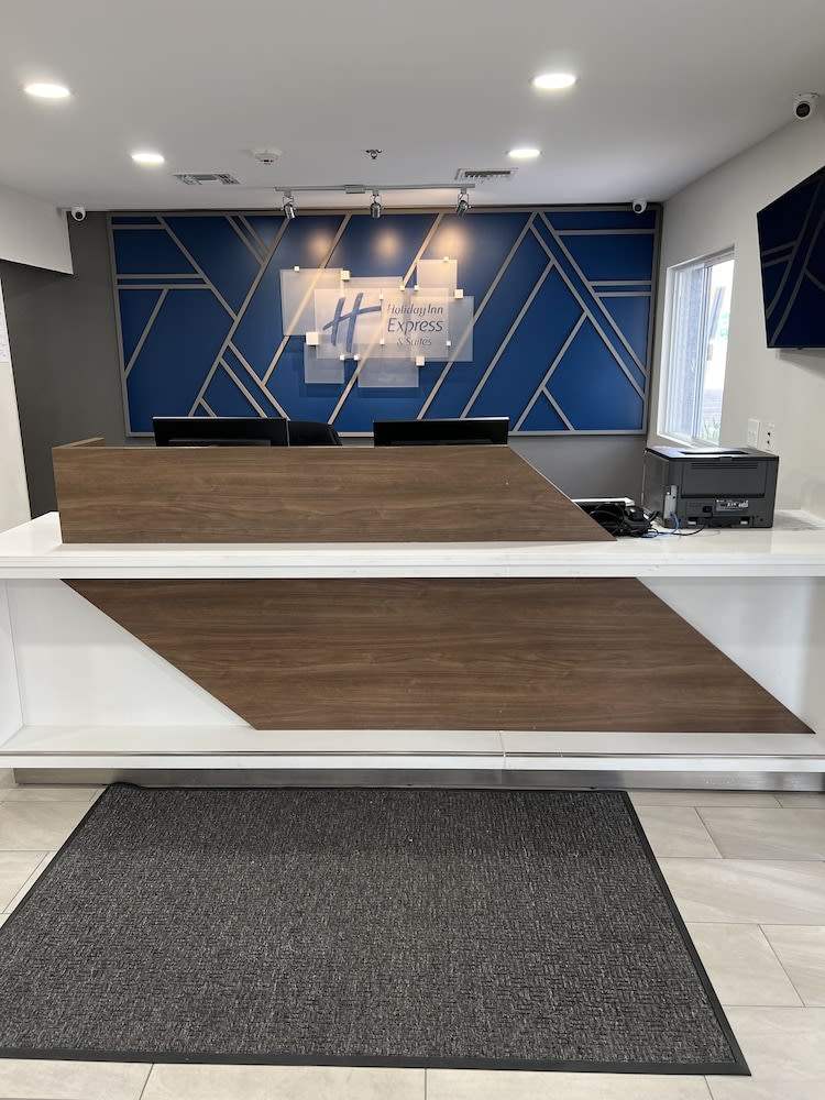 Holiday Inn Express & Suites Phoenix - Mesa West by IHG 3