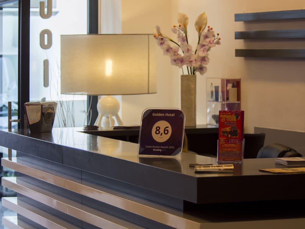 Golden Hotel 1