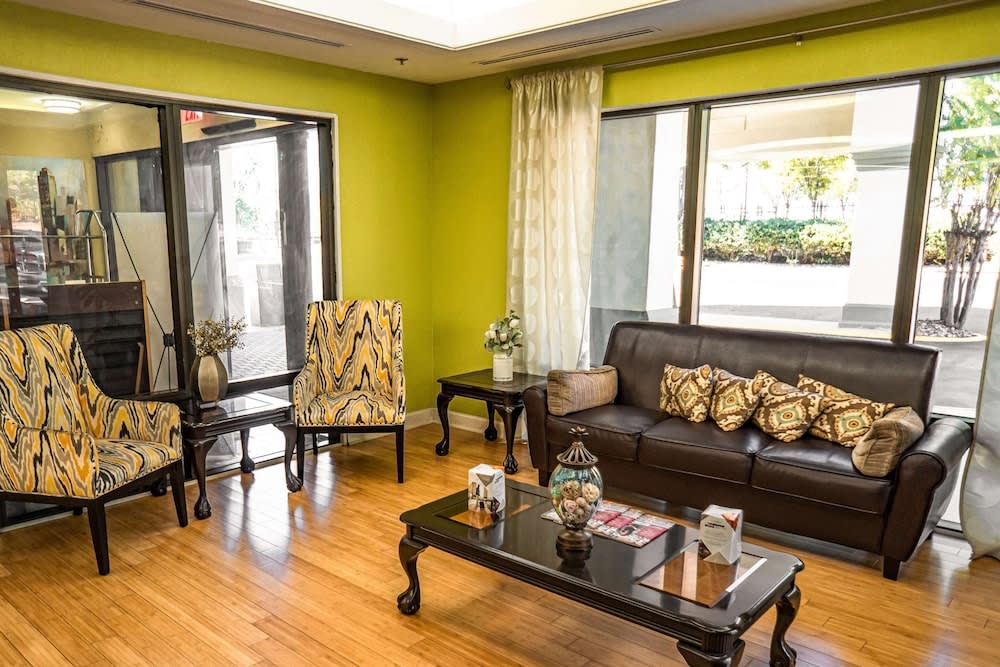 Quality Inn & Suites near Six Flags - Austell 3