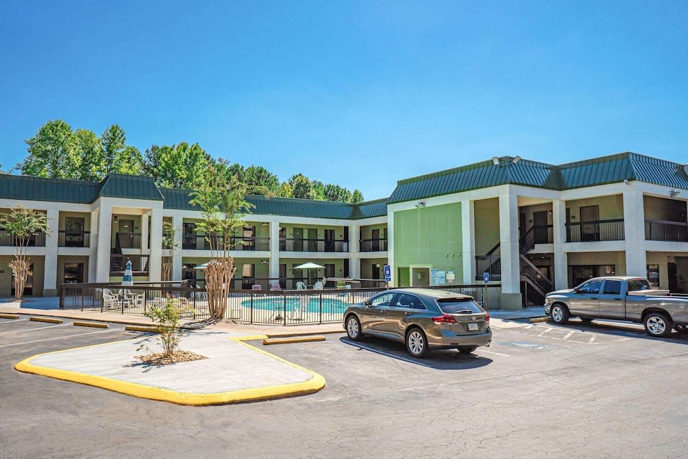 Quality Inn & Suites near Six Flags - Austell 1