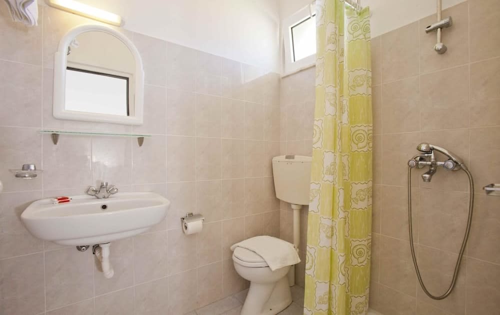 Dias Studios & Suites 5