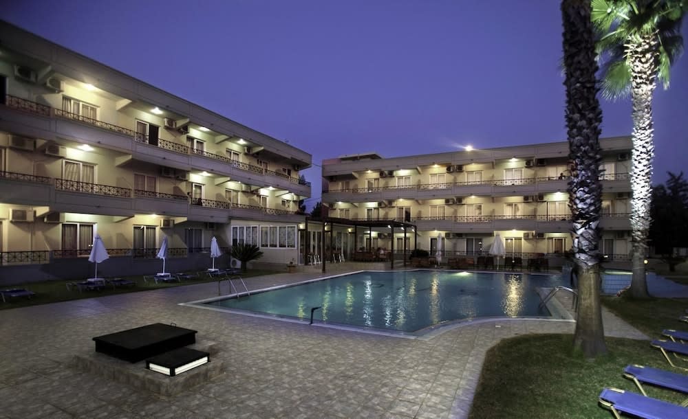 Dias Studios & Suites 1