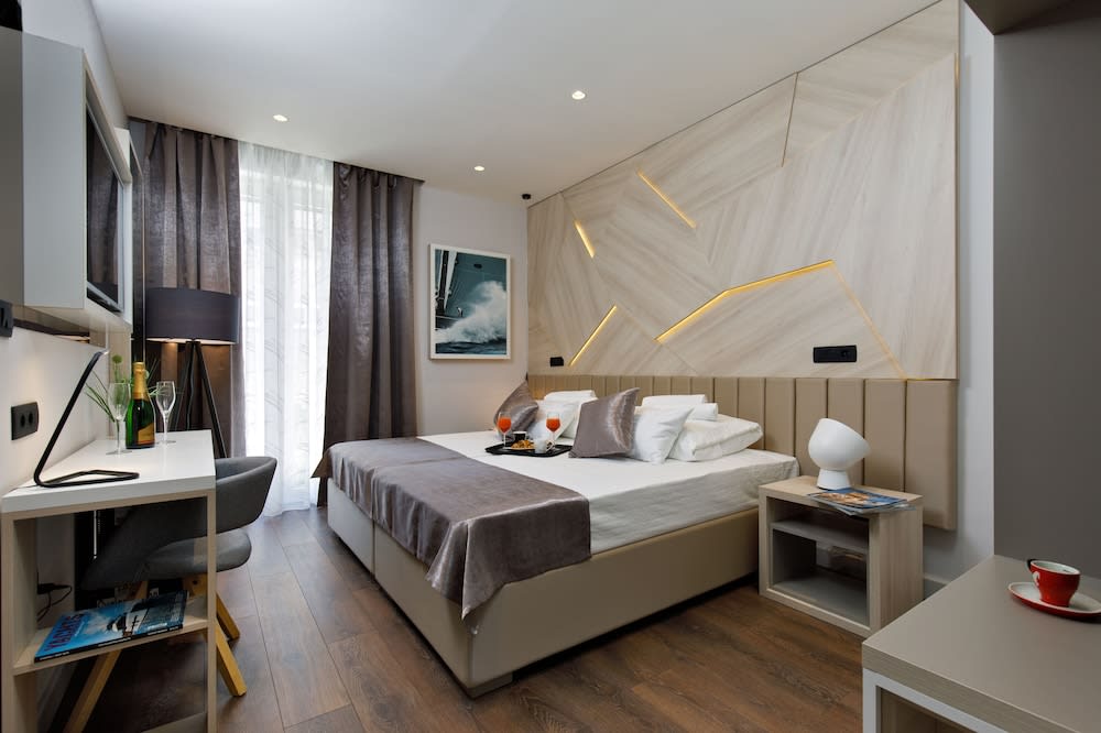 Sailor Boutique Rooms 1