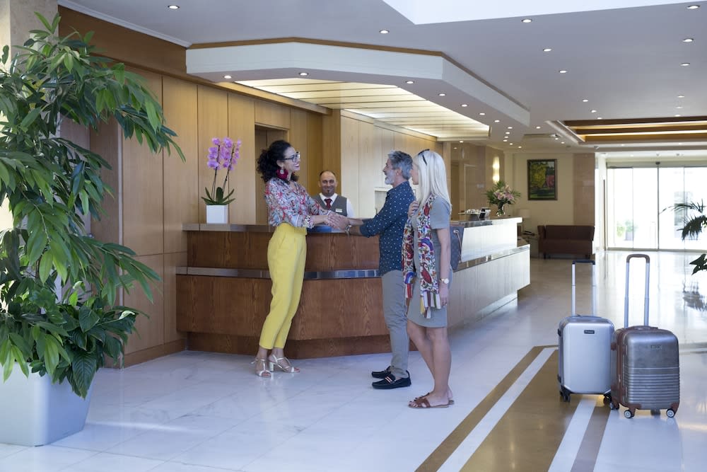 Thalassa Beach Resort & Spa (Adults Only) 3