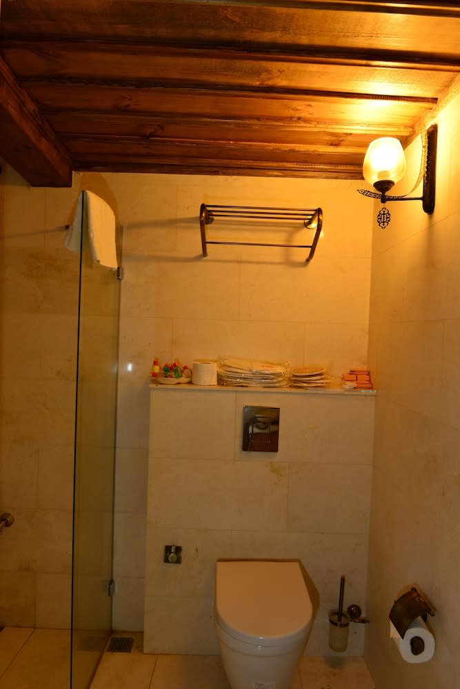 Caftan Cave Suites 2