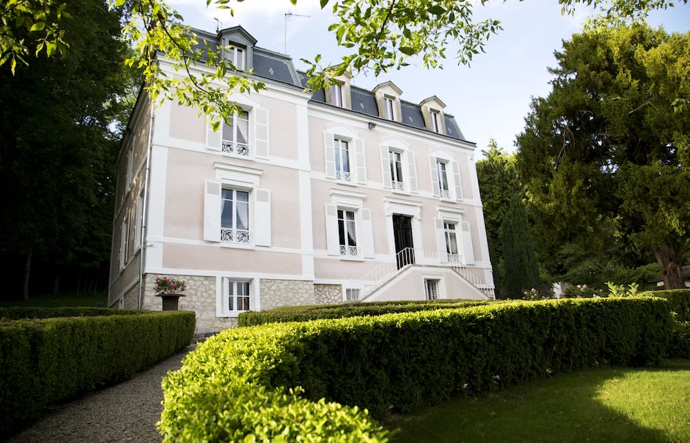Maison Stella Cadente, Maison d'hôtes Artistique et Jardin à Provins 1
