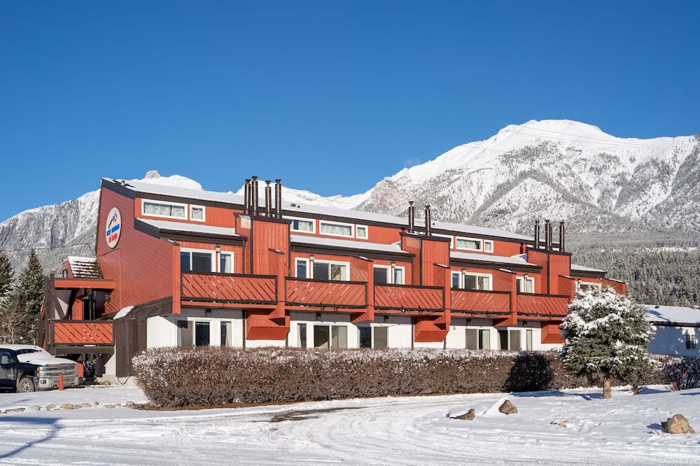 Rocky Mountain Ski Lodge 1