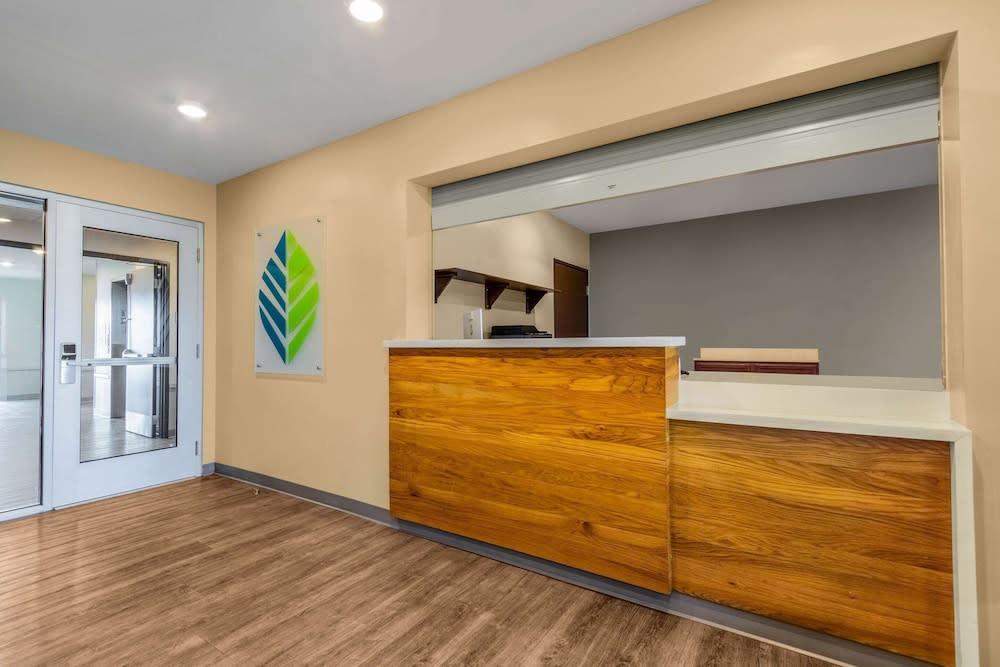 WoodSpring Suites Miramar 4