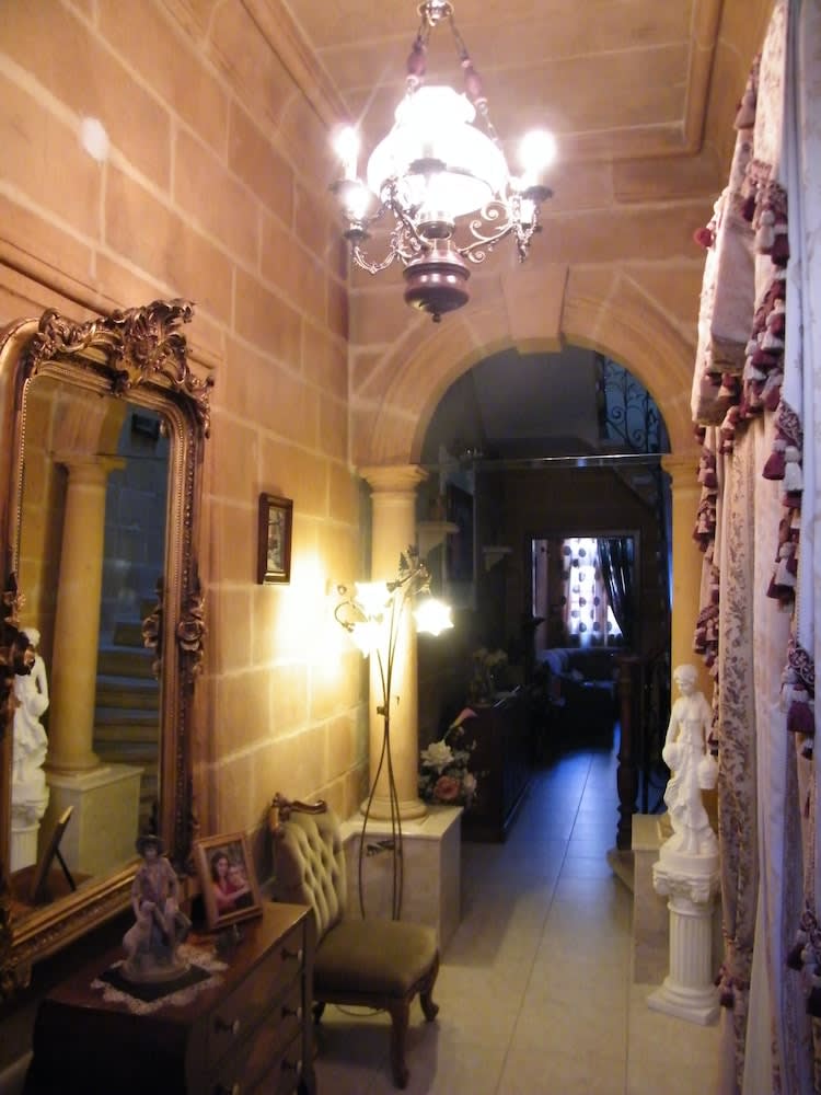 Nocturne Family House 2