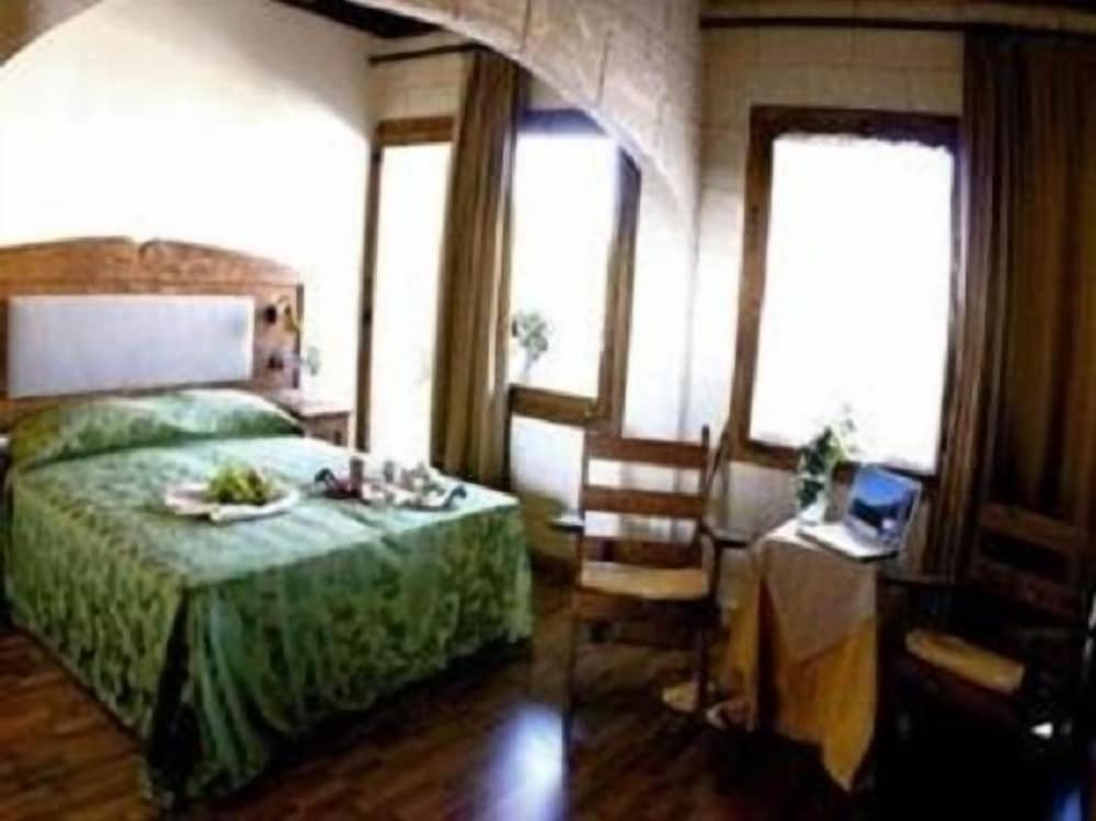 UNA HOTELS Regina Bari 4