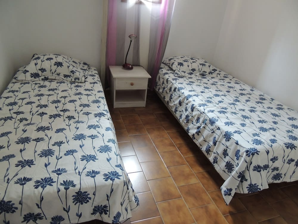 LES CHÂTAIGNIERS APPARTEMENT MEUBLE 2