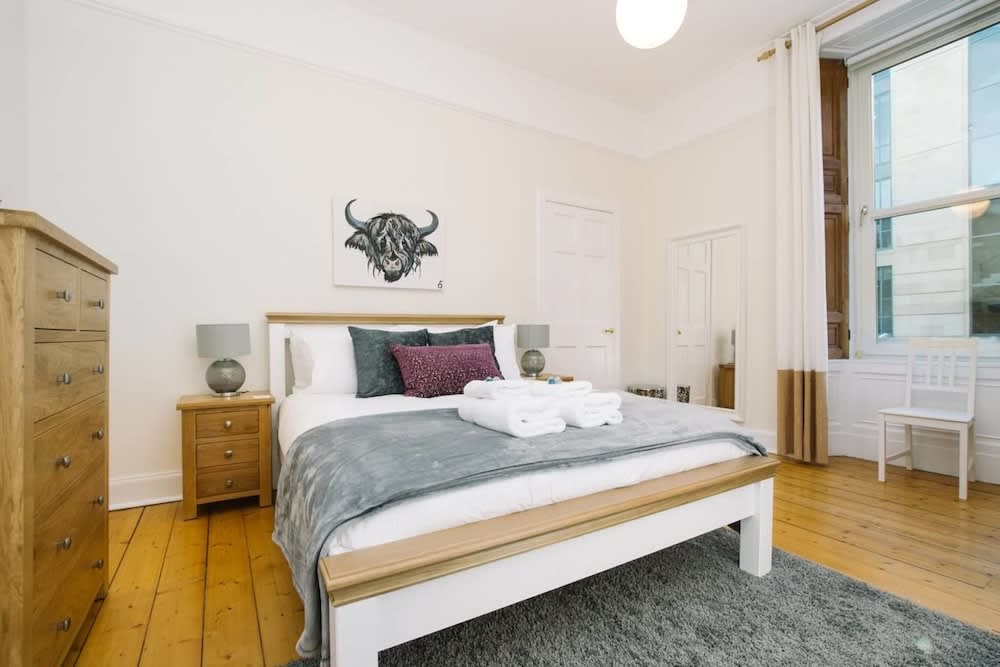 JOIVY Elegant Apartment by Princes Street Gardens 2