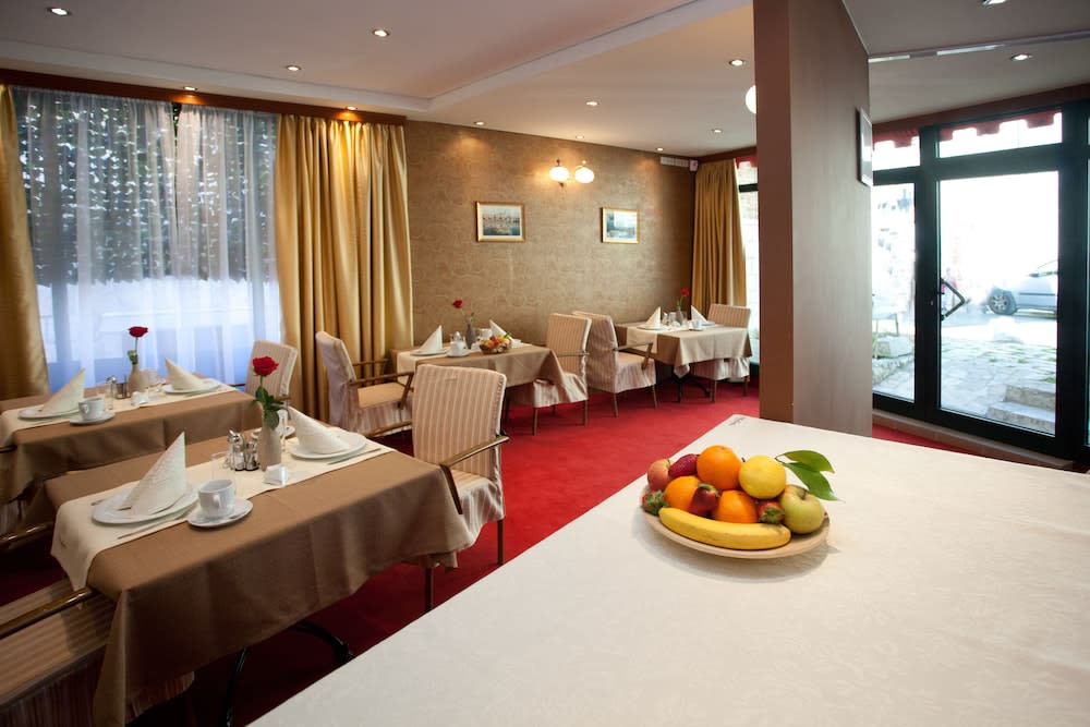 Authentic Luxury Rooms 2