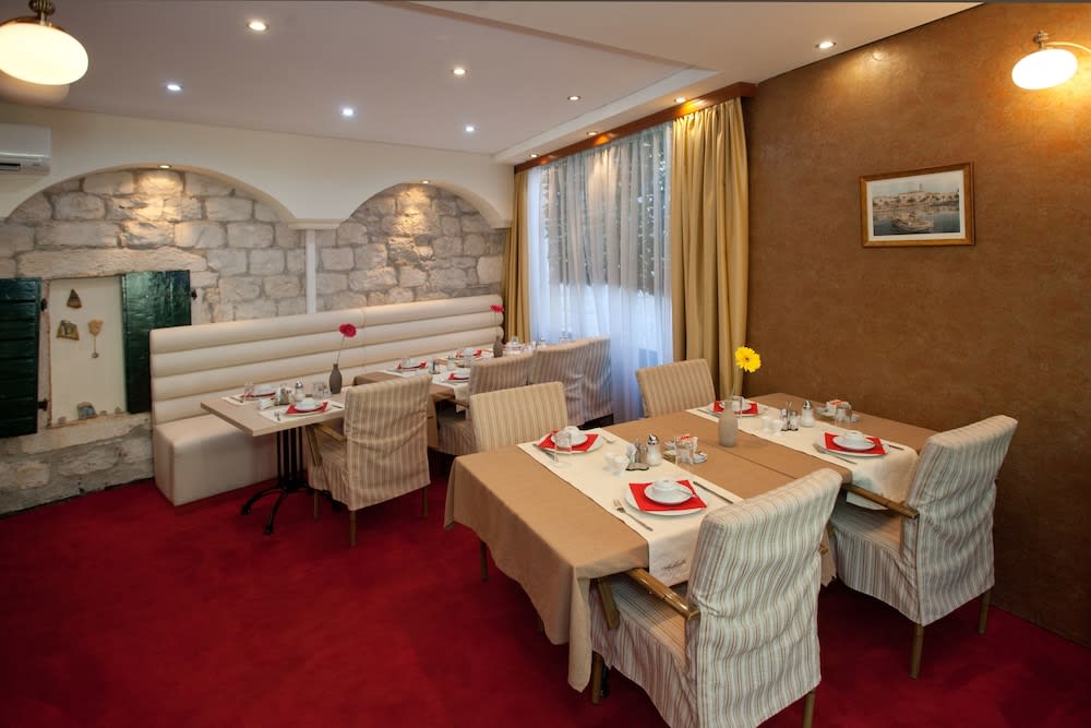 Authentic Luxury Rooms 1