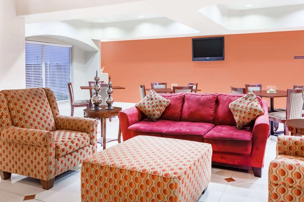 Days Inn & Suites by Wyndham Marquez 2