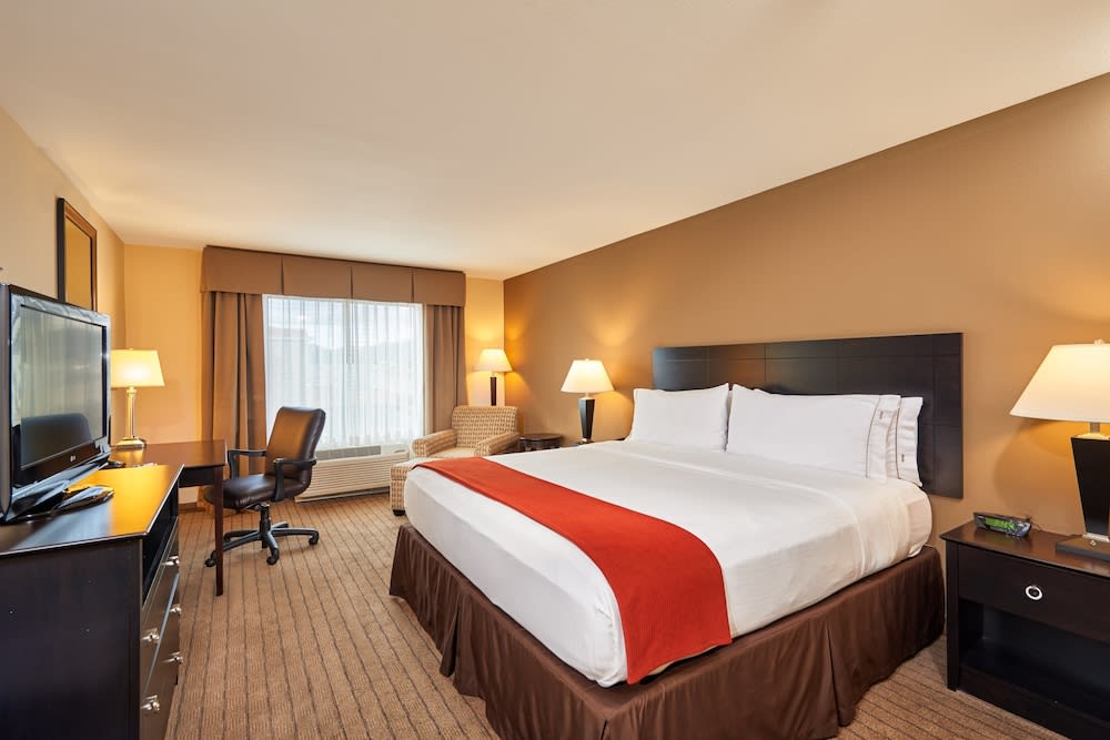 Holiday Inn Express & Suites EL PASO AIRPORT by IHG 1