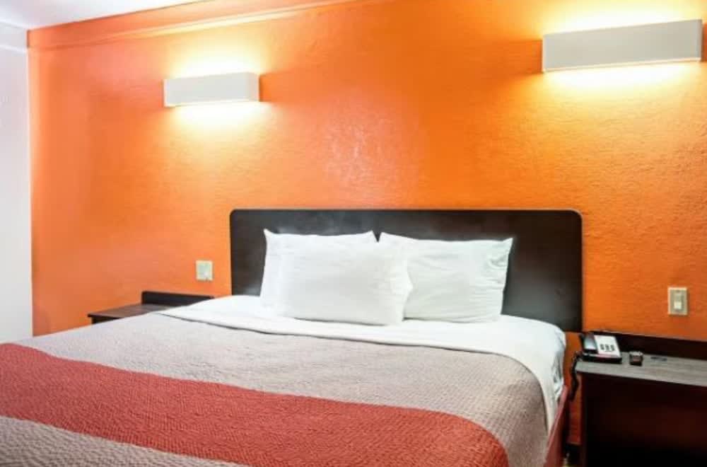 Days Inn & Suites by Wyndham Texas City-Galveston Area 1