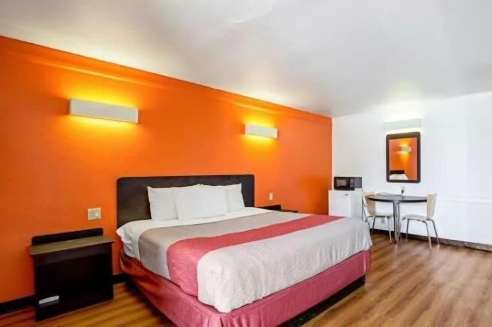 Days Inn & Suites by Wyndham Texas City-Galveston Area 2