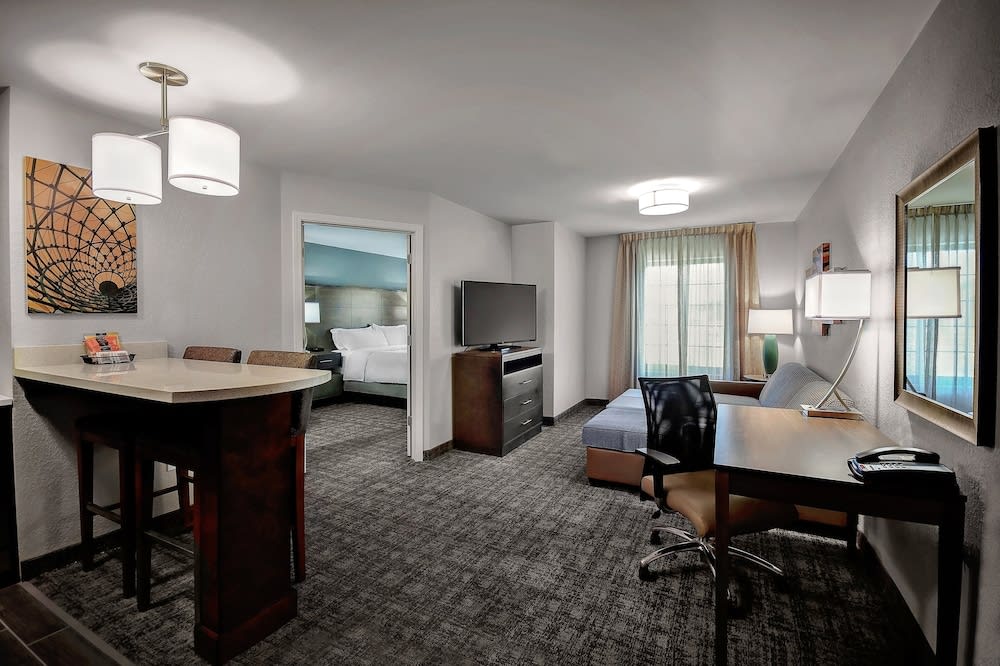 Staybridge Suites HOLLAND by IHG 2