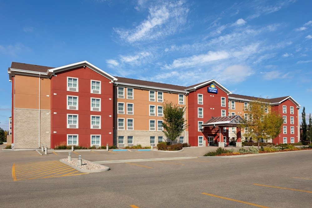 Days Inn & Suites by Wyndham Sherwood Park Edmonton 1