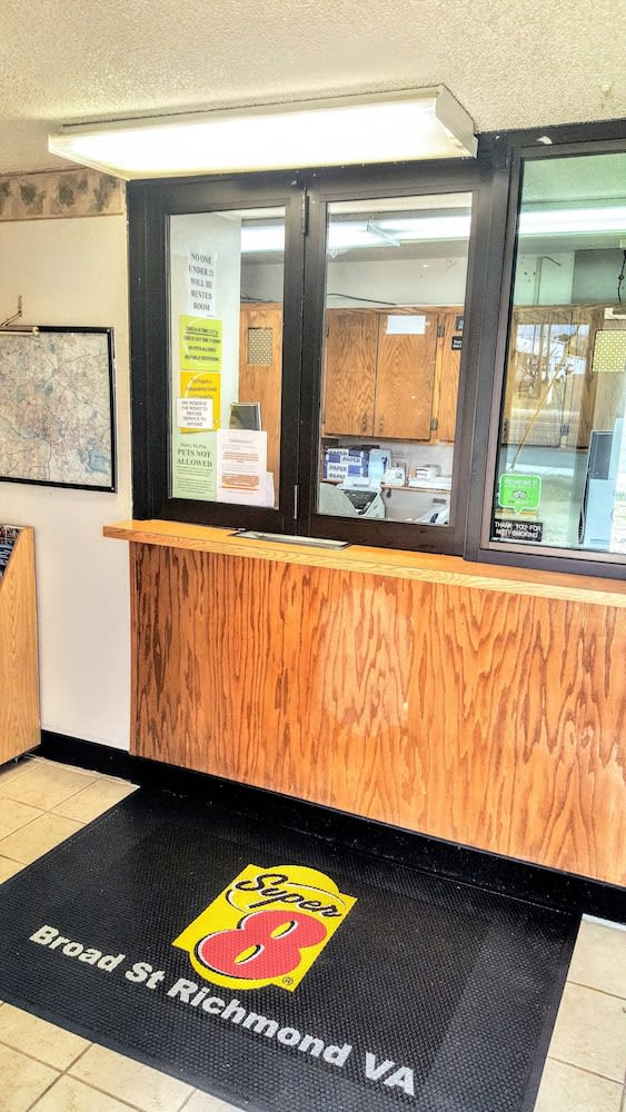 Super 8 by Wyndham Richmond/Broad Street 3