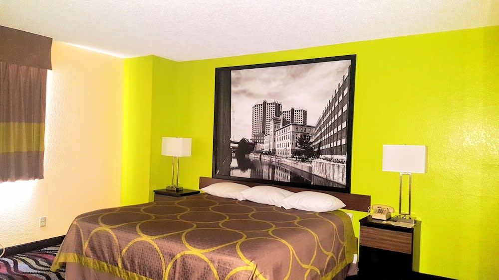 Super 8 by Wyndham Richmond/Broad Street 5