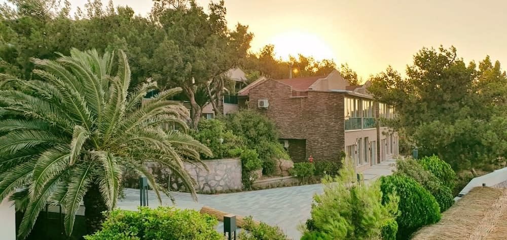 Ivy Sailing Resort Hotel 1