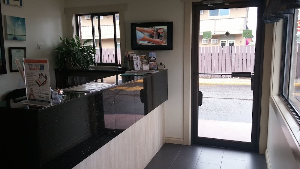 Canadas Best Value Inn & Suites-Vernon 5