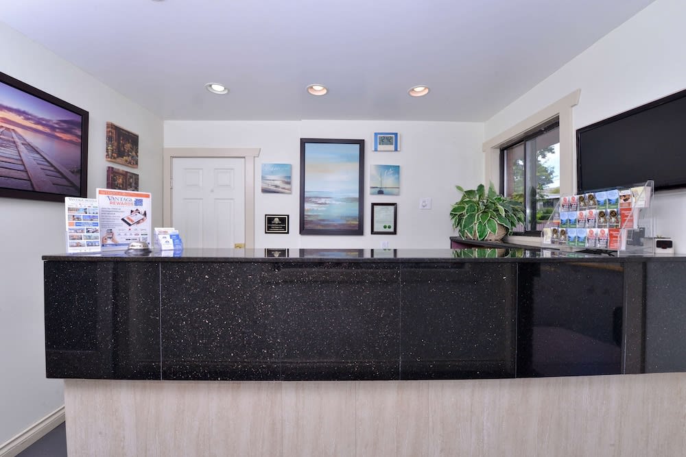 Canadas Best Value Inn & Suites-Vernon 3